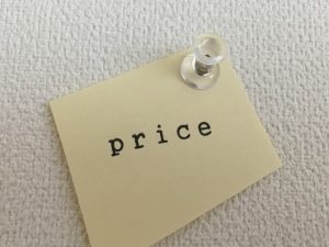 価格と書かれたメモ帳
